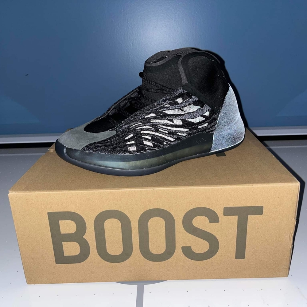 Yeezy Quantum onyx